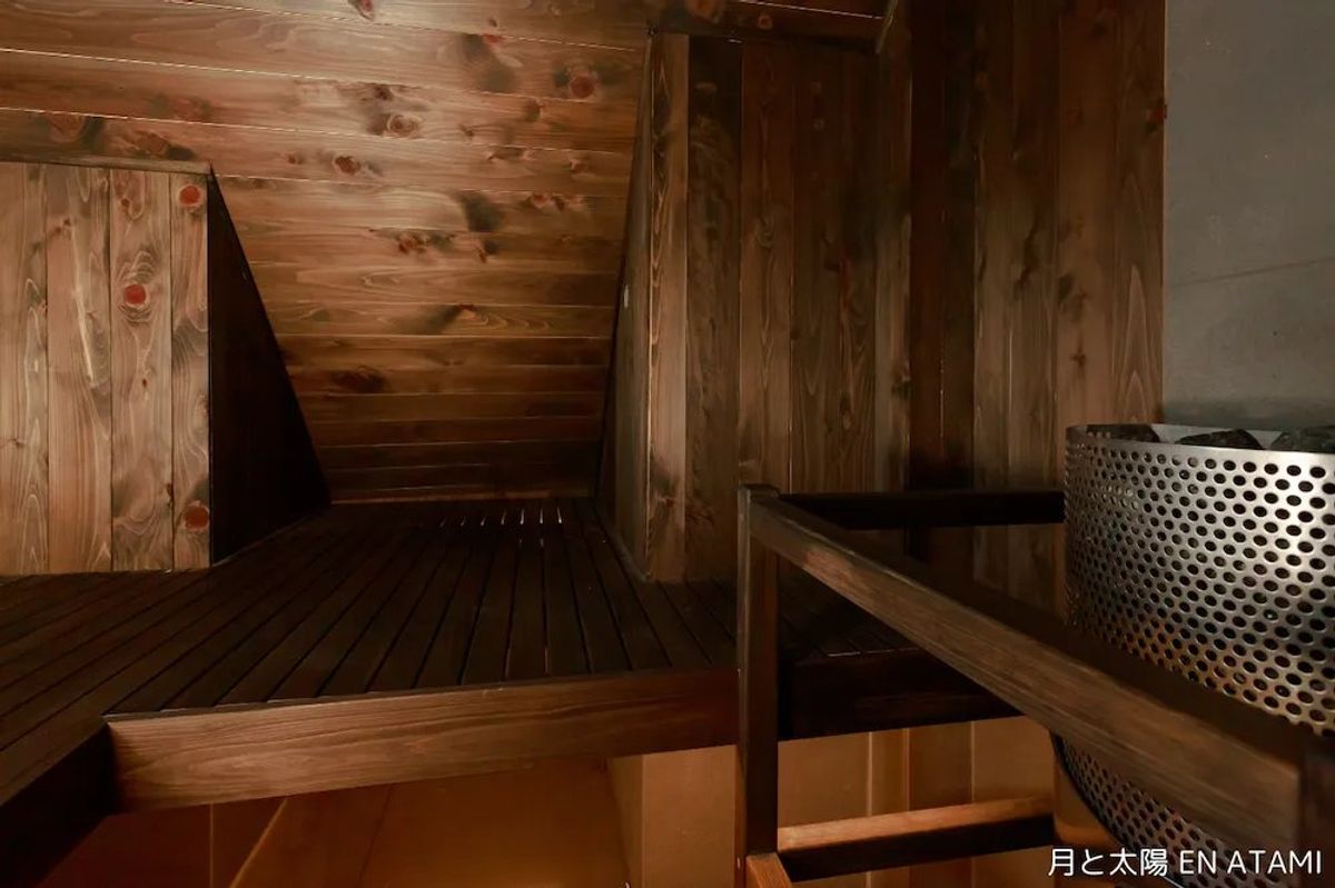 A wooden sauna with a calm atmosphere. The steam from the löyly gently fills the entire space.