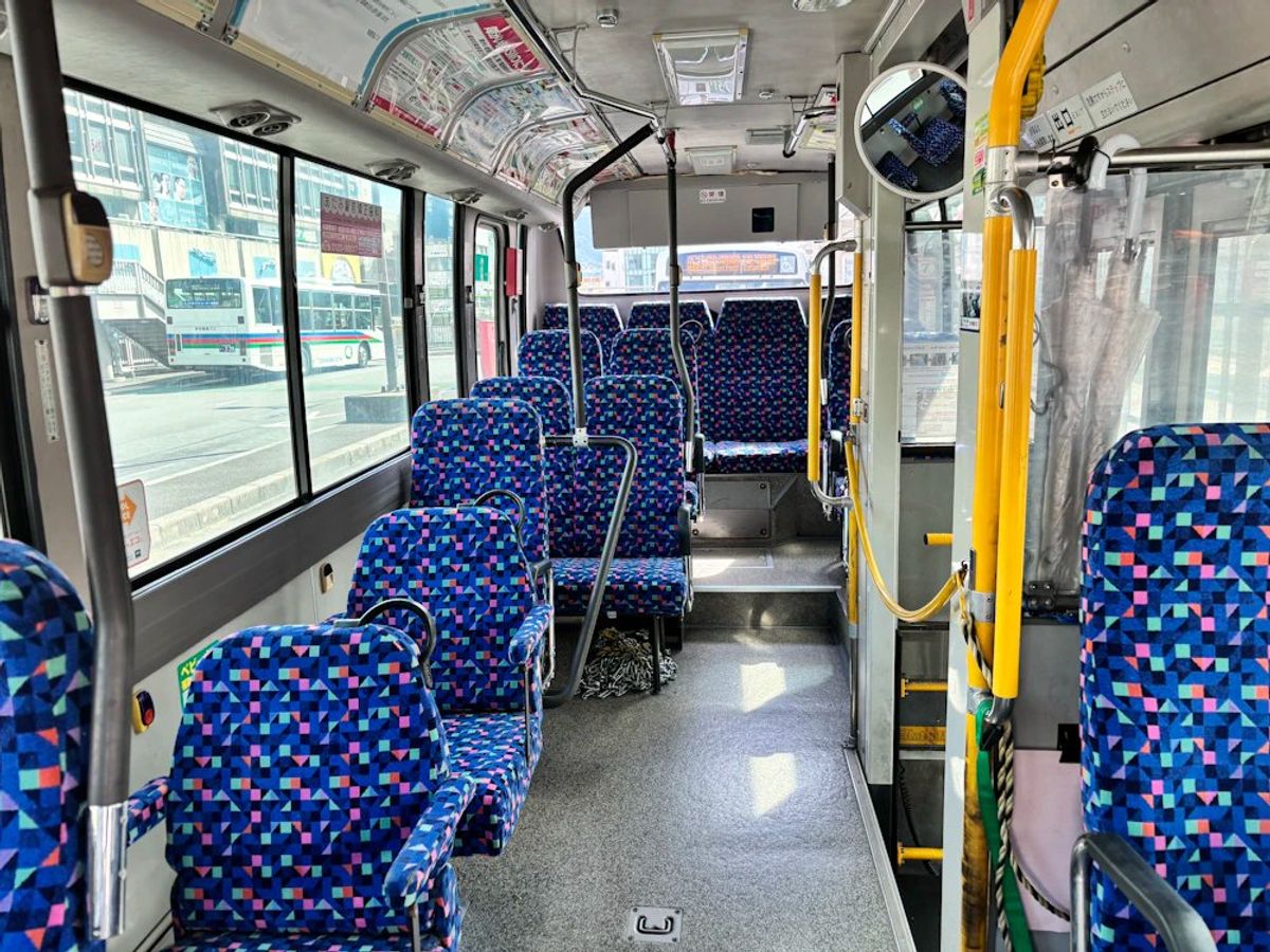 Inside the bus. You can also access us via the Tokai Bus shuttle from Atami Station to Atami Shizenko.