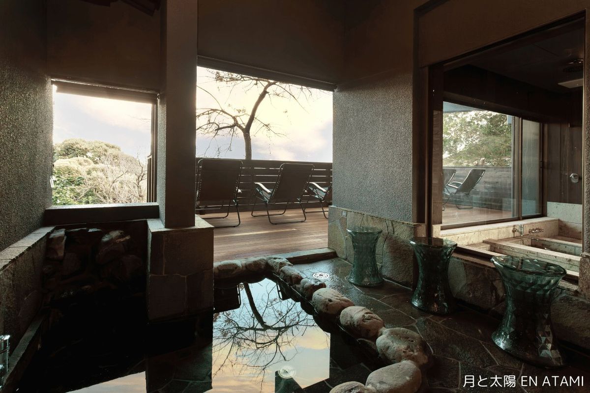 Moon and Sun EN ATAMI. A new modern Japanese-style vacation rental that accommodates up to 10 guests.