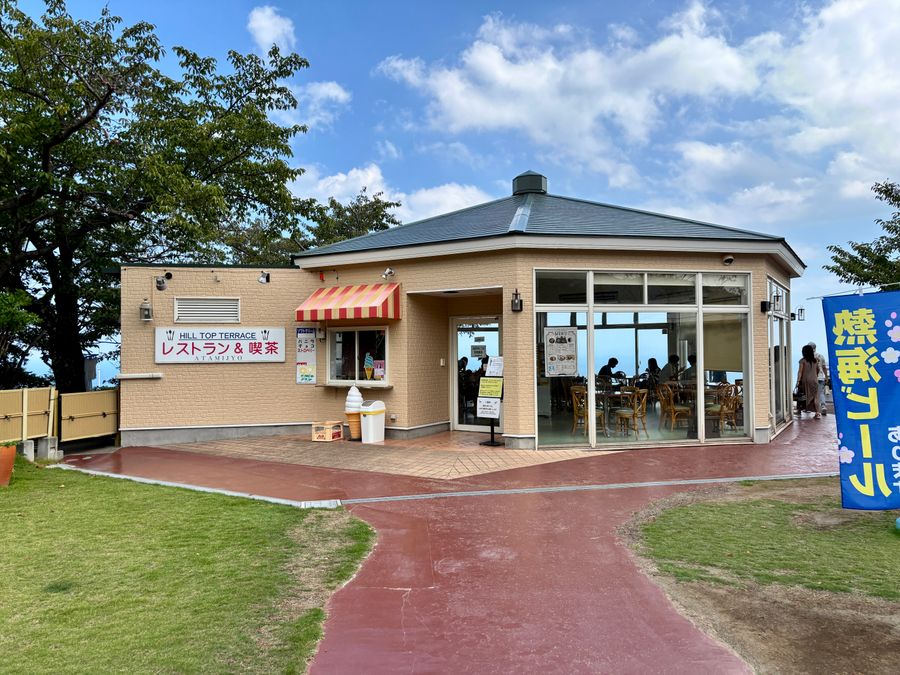 Restaurant 'Hilltop Terrace' in the garden
