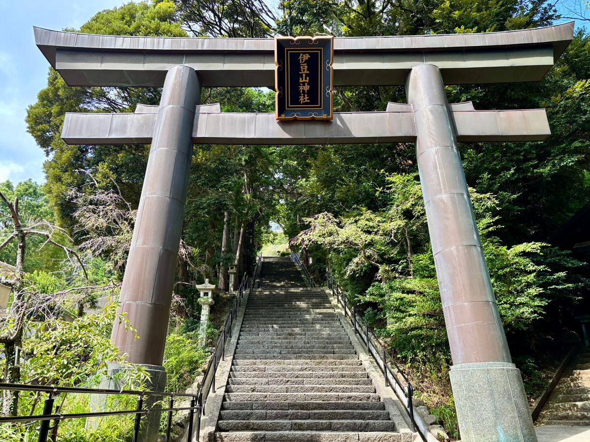 伊豆山神社の大鳥居