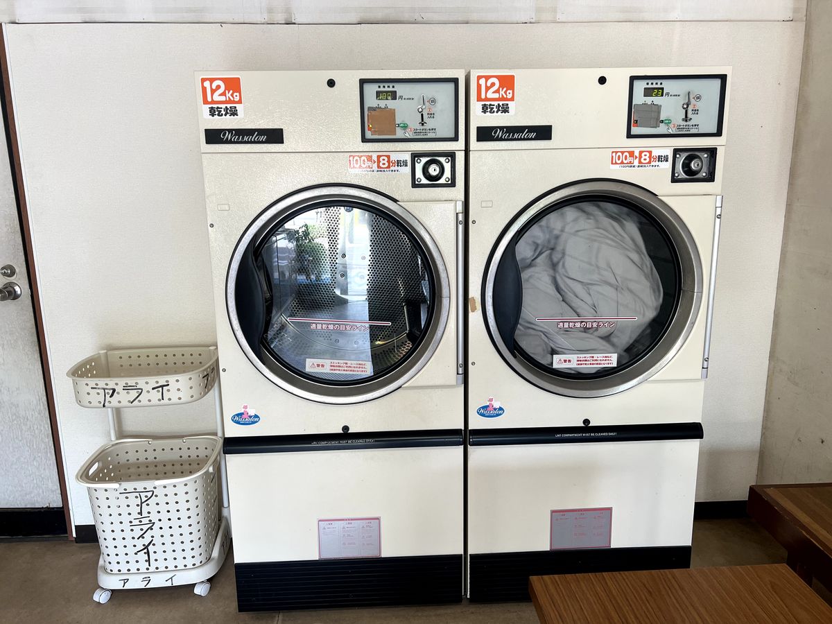 こちらは乾燥機。時間によって料金が変わります。コイン式です。