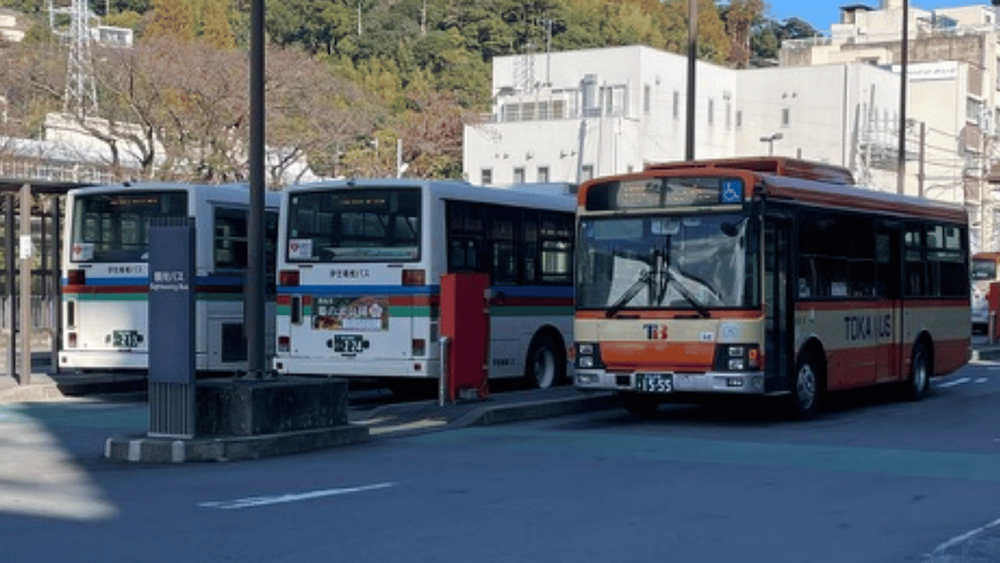 乘坐巴士畅游热海：外国游客指南