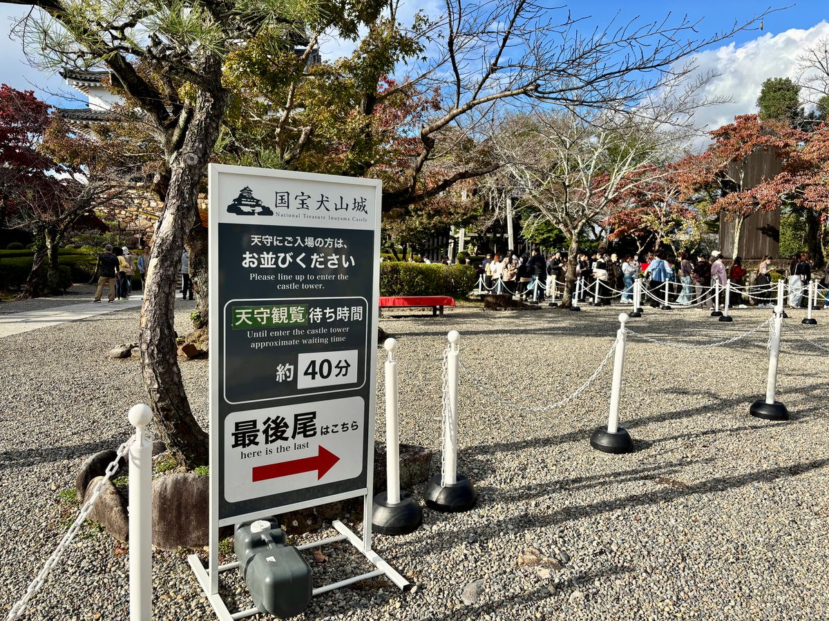 犬山城の天守閣の待ち時間